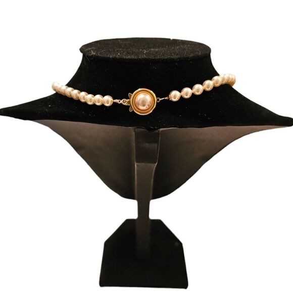 Orquidea Classic Pearls 18KT Gold Plated 925 Sterling Silver Clasp Necklace - Picture 2 of 13